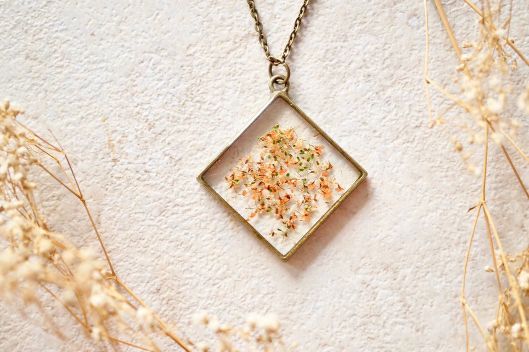 Pressed Flower Resin Round Pendant Necklace Real Flower Resin Necklace  Handmade Botanical Jewelry - Etsy | Floral pendant necklace, Valentines  necklace, Red flower necklace