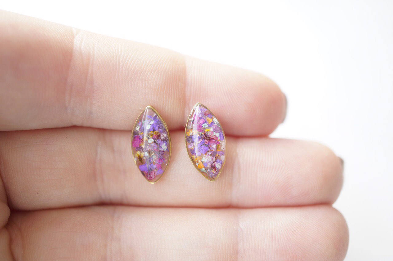 Real Dried Flowers and Resin Eye Stud Earrings in Purple Mix