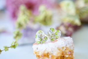 Real Pressed Flowers and Resin, Heart Stud Earrings, in Green Lipidium and Chocolate (white purple) Queen Anne&#39;s Lace