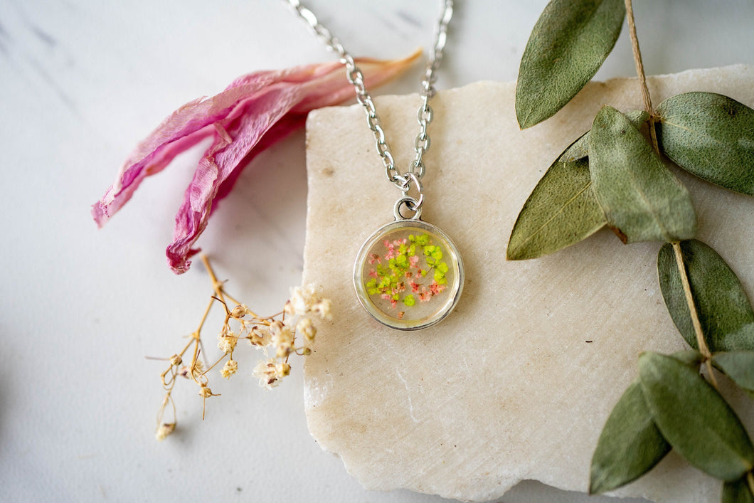 Heart-Shaped Resin Daisy Flower Pendant Necklace - Merry Heart | NOVICA